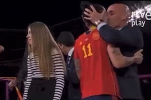 El sorpresivo beso de Luis Rubiales, el presidente de la RFEF, con la jugadora Jenni Hermoso