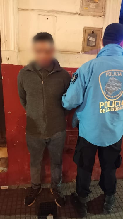 El sospechoso, de 33 años y con antecedentes, fue detenido en Abasto