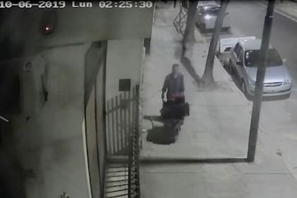 El sospechoso del homicidio de una obra en construcción en Palermo fue filmado por cámaras de seguridad