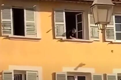 El sospechoso en la ventana
