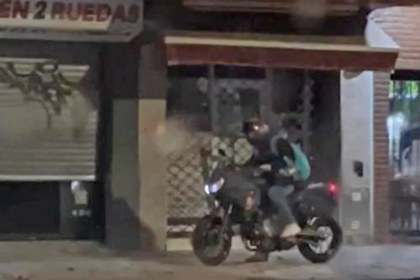 El sospechoso en su moto