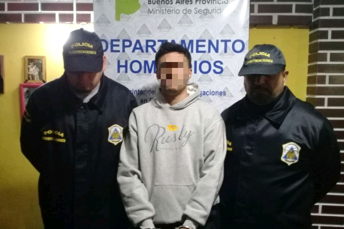 “El sospechoso estaba prófugo desde diciembre del año pasado y era intensamente buscado”, dijo uno de los investigadores, quien explicó que “Diablillo era jefe de la facción de la Pepsi, una de las más picantes de la barra de Independiente”.