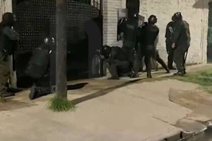 El sospechoso fue detenido en el marco de varios allanamientos realizados por la Policía