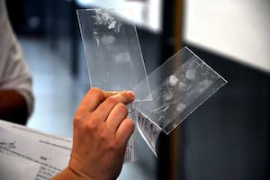 Fue identificado por una huella de su dedo pulgar derecho y ahora está por ir a juicio por un robo