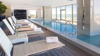 El Spa Estado Puro del hotel Costa Galana tiene amplias vistas sobre Playa Grande