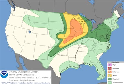 El SPC declaró un Riesgo Mejorado de nivel tres sobre cinco para el Alto Valle del Mississippi y el Medio Oeste debido a la interacción de un frente frío con una masa de aire extremadamente húmeda
