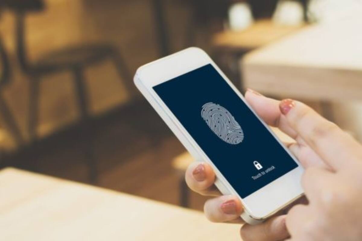 El stalkerware permite a los usuarios ver los mensajes y correos electrónicos de otra persona e incluso acceder a su cámara