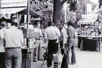 El stand de Corregidor, a mediados de los años 70, en una de las primeras ferias del libro de Buenos Aires