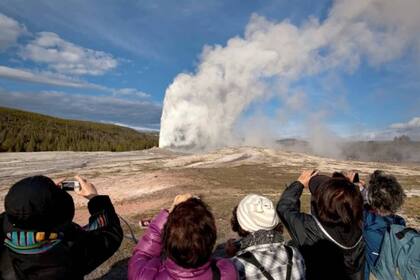 El Steamboat Geyser, en el Parque de Yellowstone. Dispara agua más alto que cualquier géiser activo en el mundo