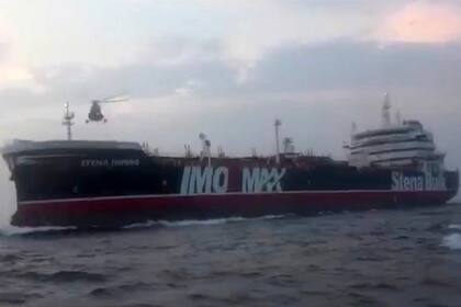 El Stena Impero, ayer, en una imagen transmitida por Irán