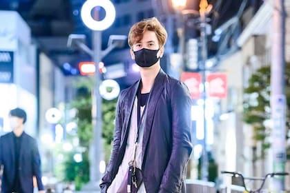 El street style, minimalista, lejos de los practicantes de la moda espectáculo que solo buscan mostrarse