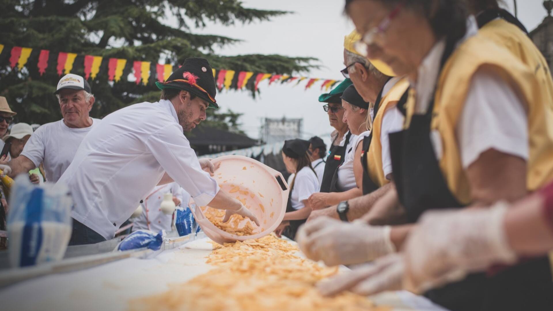 El Strudel Fest comenzó a celebrarse en 2016, cuando se hizo el primer strudel gigante de 15 metros. Ahora van por uno de 70.