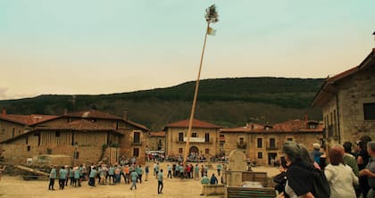 El su último documental, Lorena Muñoz viaja al pueblo español donde mataron a su bisabuela y tía abuela
