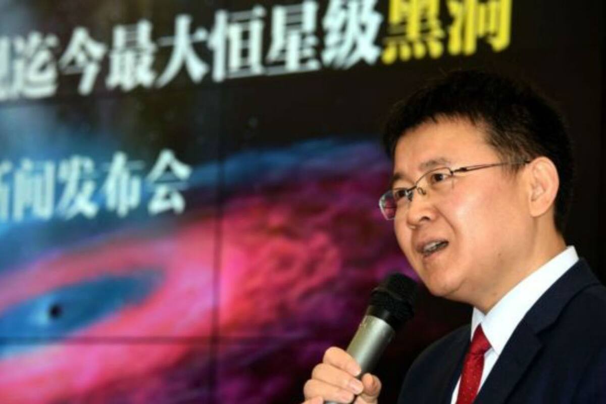 El subdirector del Observatorio Astronómico Nacional de China, Liu Jifeng, es el investigador líder de un grupo de científicos que publicó un estudio sobre sus hallazgos del agujero negro más grande que se haya avistado jamás