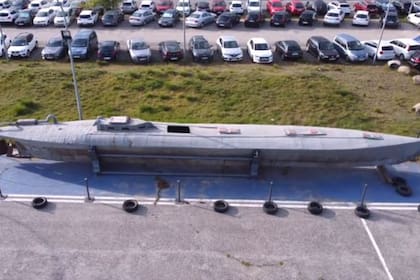 El submarino casero ahora se encuentra en un estacionamiento en el centro de España