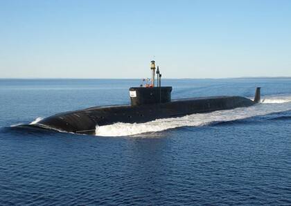 El submarino de misiles balísticos ruso 'Tula', durante unos ejercicios militares el 26 de octubre de 2022