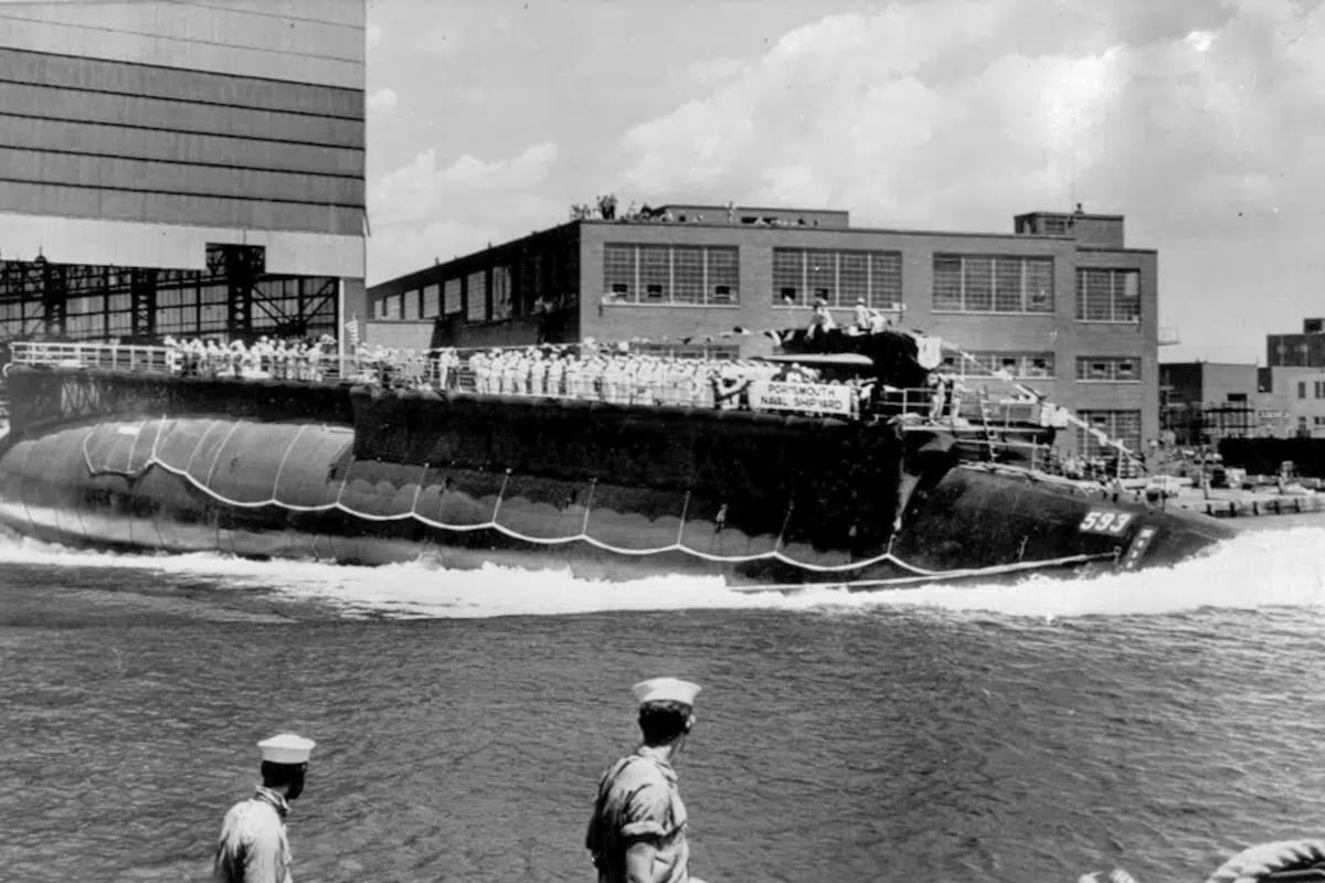 El submarino estadounidense USS Thresher, el día de su viaje inaugural, en 1960. La nave sucumbió en 1960