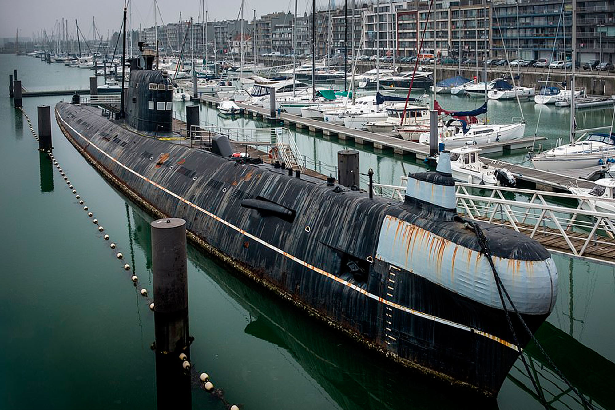 El submarino fotografiado en 2016 en el parque temático marítimo Seafront Zeebrugge