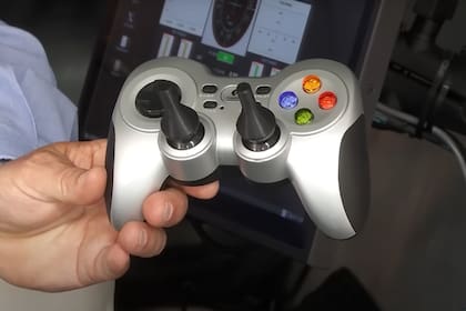 El submarino Titán se controlaba con un gamepad Logitech F710 de 2005, levemente modificado