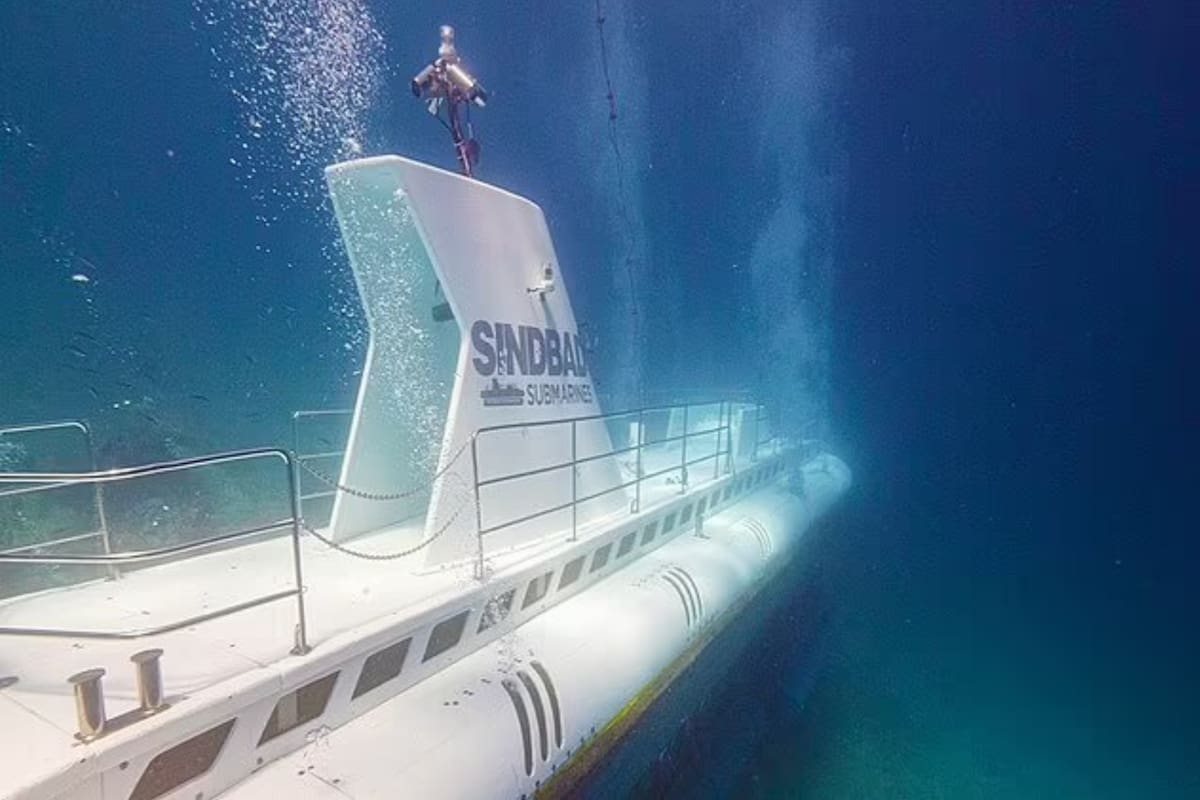 El submarino turístico, llamado Sindbad, transportaba 45 pasajeros en el momento del hundimiento (Foto: Mail Online)