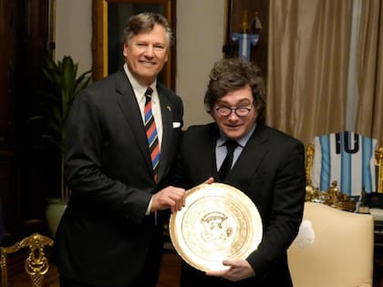 El subsecretario de de Estado de los Estados Unidos, Christopher Landau, con el presidente Javier Milei en la Casa Rosada