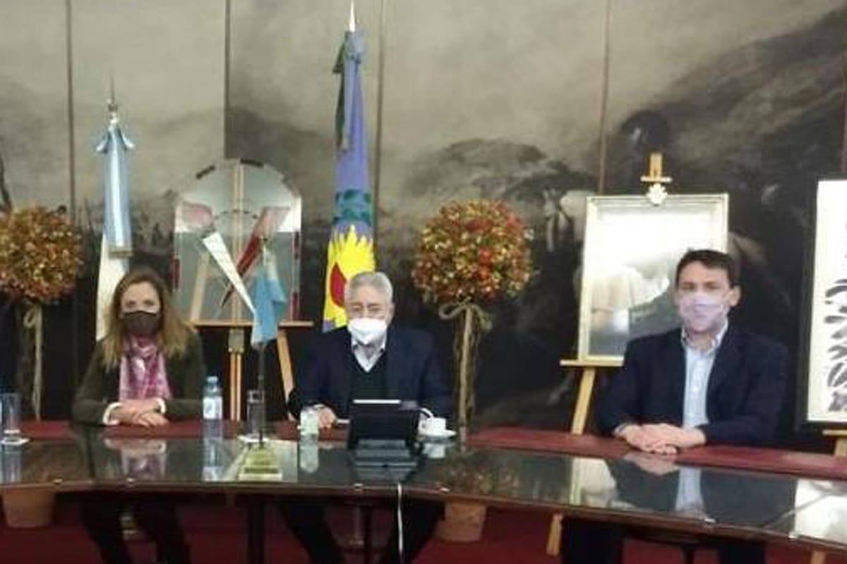 El Subsecretario de Energía Eléctrica, Federico Basualdo, y la Interventora del Ente Nacional Regulador de la Electricidad, Soledad Manin, fueron recibidos en la sede del Sindicato Luz y Fuerza por el Secretario General, Rafael Mancuso, el Secretario Gremial, Oscar Requejo y el Subsecretario General, Néstor Matías.