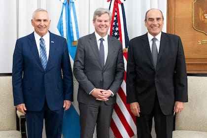 El subsecretario de Estado Adjunto de los EE.UU. para América del Sur, Kevin Sullivan, se reunió hoy con el Ministro del Interior, Guillermo Francos, acompañado por el embajador Marc Stanley