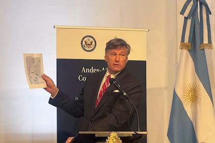 El subsecretario de Estado de Estados Unidos, Christopher Landau, en el consulado argentino en Nueva York.