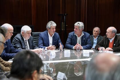 El subsecretario de Producción Agropecuaria y Forestal, Sergio Iraeta; el secretario de Bioeconomía, Fernando Vilella; el secretario de Planeamiento y Gestión del Desarrollo Productivo y de la Bioeconomía, Juan Pazo, y el presidente de CRA, Carlos Castagnani