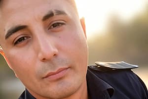 Un policía lucha por su vida luego de ser baleado a quemarropa por un delincuente cuando intentaba identificarlo