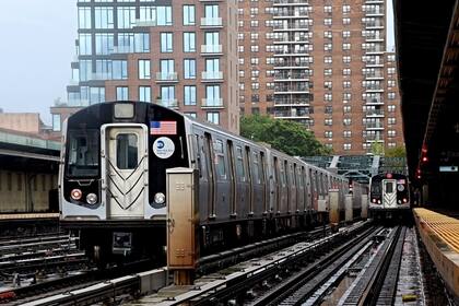 El subway surfing es un fenómeno que se da principalmente en Nueva York, donde el sistema de metro es extenso