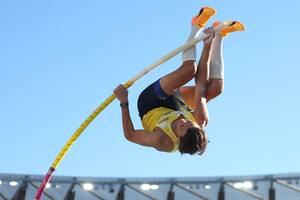 El sueco Armand Duplantis hizo de las suyas en la final de salto con garrocha del Mundial, en la que superó sus propios registros