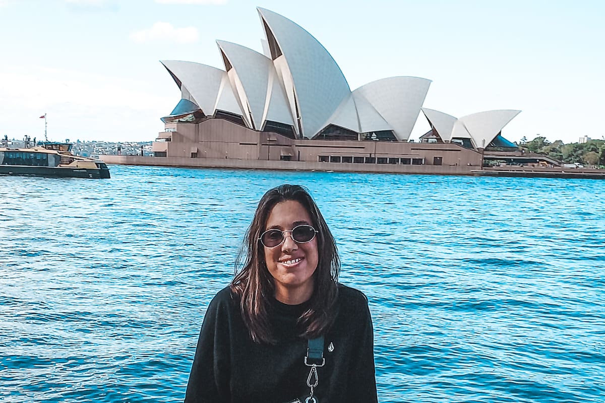 El sueño australiano. A Valentina Lemos la contrataron para atender la barra de un bar ni bien comenzó la búsqueda, sin presentar currículum