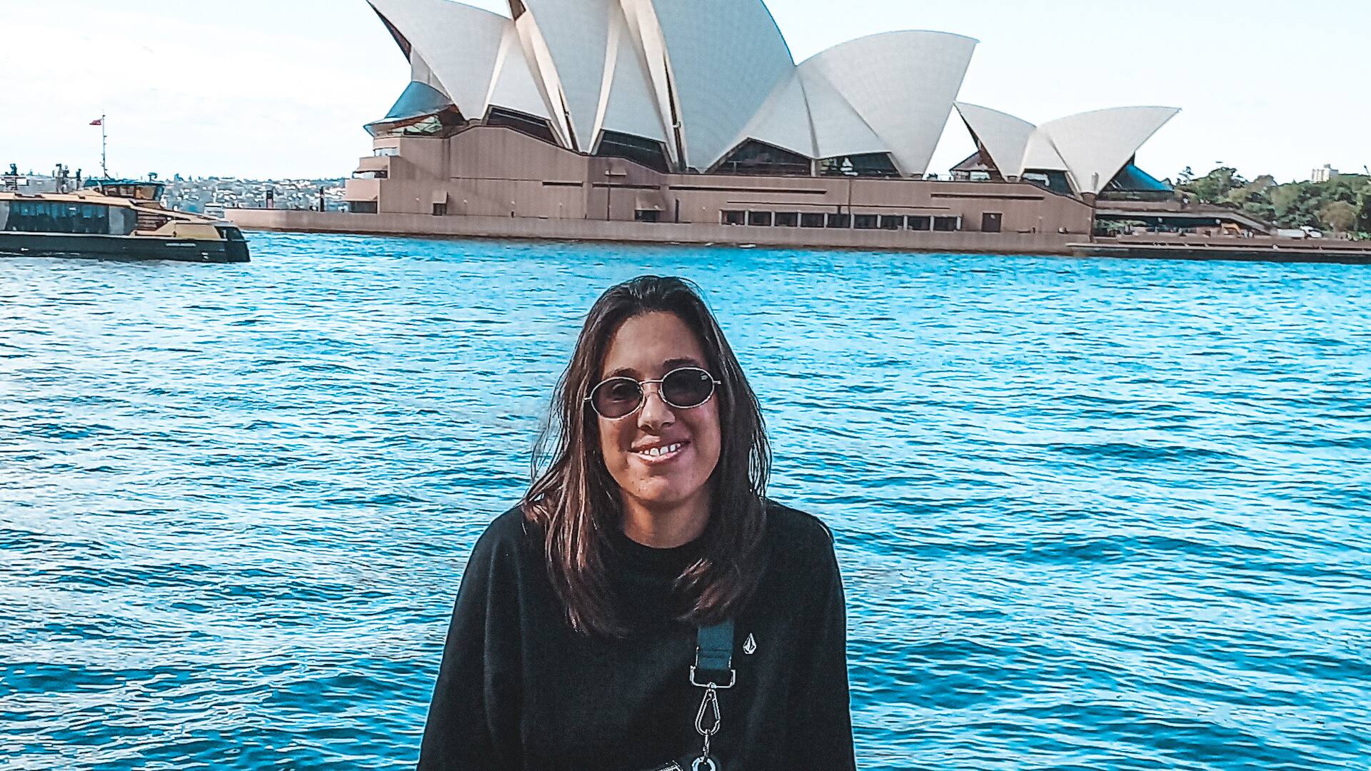 El sueño australiano. A Valentina Lemos la contrataron para atender la barra de un bar ni bien comenzó la búsqueda, sin presentar currículum