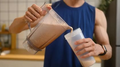 El suero de leche puede estar indicado para personas con condiciones que generan falta de proteína
