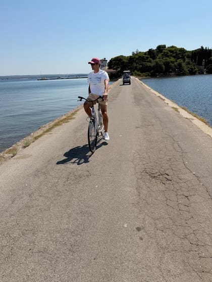 El suizo disfrutó de algunos paisajes croatas a bordo de su bicicleta