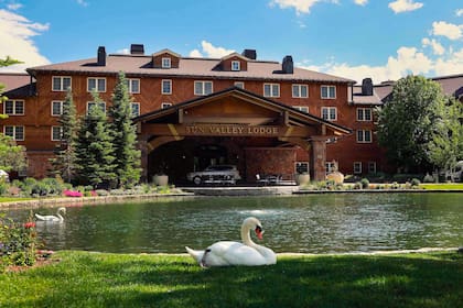 El Sun Valley Lodge, donde cada año se alojan los “titanes” del mundo económico y financiero con un servicio cinco estrellas.