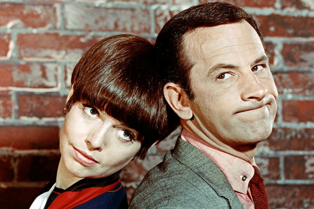 Don Adams (1923 - 2005) as Maxwell Smart/Agent 86 and Barbara Feldon as Agent 99 in the television series 'Get Smart', circa 1965. (Photo by Silver Screen Collection/Hulton Archive/Getty Images)