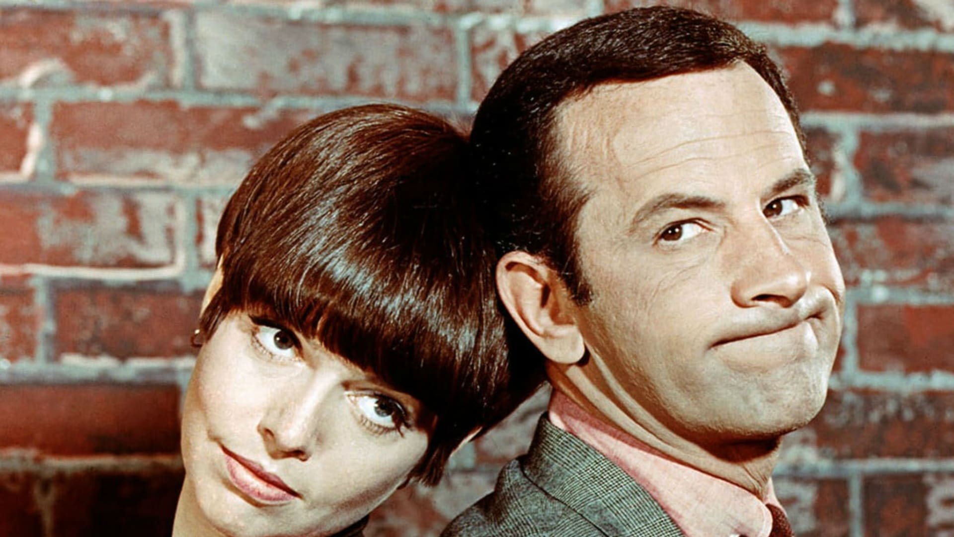 Don Adams (1923 - 2005) as Maxwell Smart/Agent 86 and Barbara Feldon as Agent 99 in the television series 'Get Smart', circa 1965. (Photo by Silver Screen Collection/Hulton Archive/Getty Images)