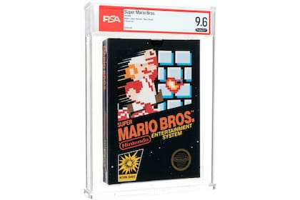 El Super Mario Bros. fue uno de los juegos más populares de la consola NES, lanzada en 1983; un inusual ejemplar sellado y sin uso se vendió en 3,7 millones de dólares en una subasta.
