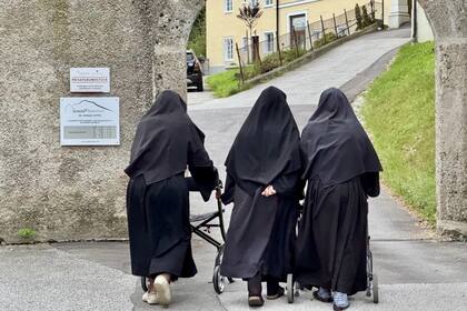 El superior de las religiosas afirma que las habitaciones del convento ya no son habitables y que la decisión de las monjas de regresar es incomprensible.
