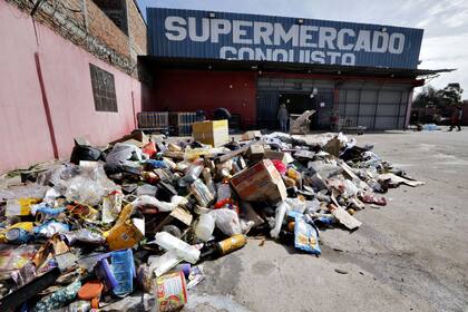 El supermercado "Conquista" de Moreno sufrió un saqueo la semana pasada.
