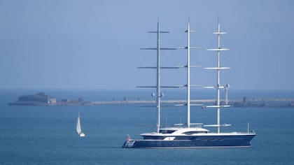 El superyate Black Pearl mide 106,7 metros de largo