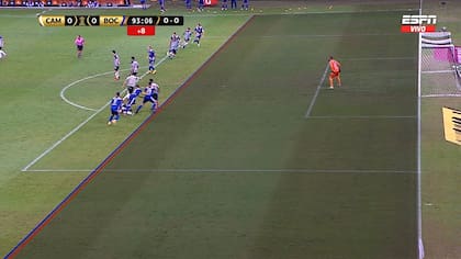El supuesto fuera de juego de Diego "Pulpo" González, de milimétrica revisión en el VAR, que provocaría la anulación al gol de Marcelo Weigandt en Mineiro 0 vs. Boca 0, durante la noche de eliminación y violencia en Brasil.