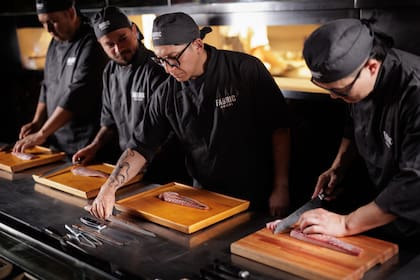 El sushi argentino se destaca por la calidad de sus materias primas y una identidad propia que fusiona técnicas japonesas con influencias locales y nikkei.