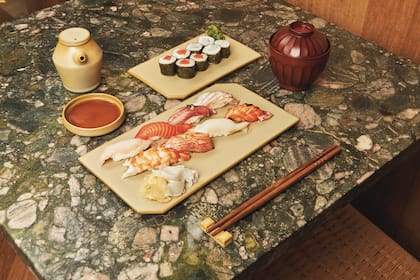 El sushi tradicional recupera terreno en la escena gastronómica local