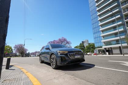 El SUV Audi Q8 saliendo de Buenos Aires hacia Córdoba