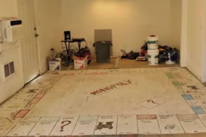 El tablero del popular juego de mesa estaba pintado en el suelo. Fuente: u/Yamaha234