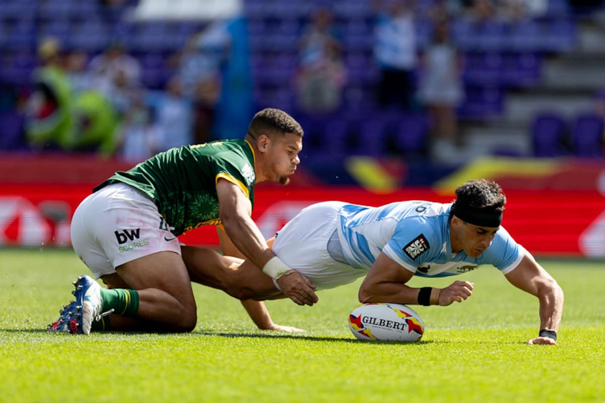 El tackle de un sudafricano a Santiago Vera Feld; el camino de Los Pumas en Valladolid se terminó en semifinales