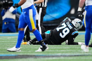 El tacle de los Panthers Ickey Ekwonu fuera por tiempo indefinido por rotura de tendón rotuliano